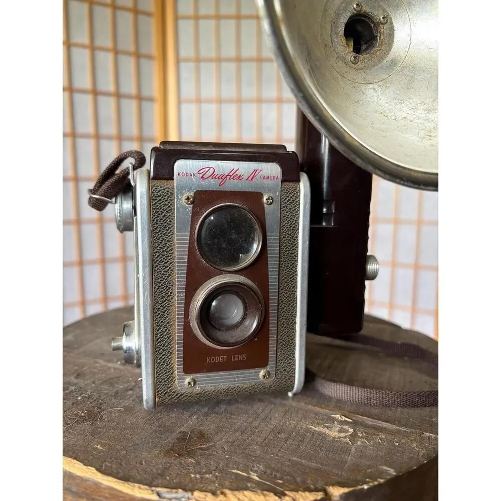 Vintage Kodak Duaflex IV Camera with Kodalite Flash Twin Lens Reflex Photo Decor